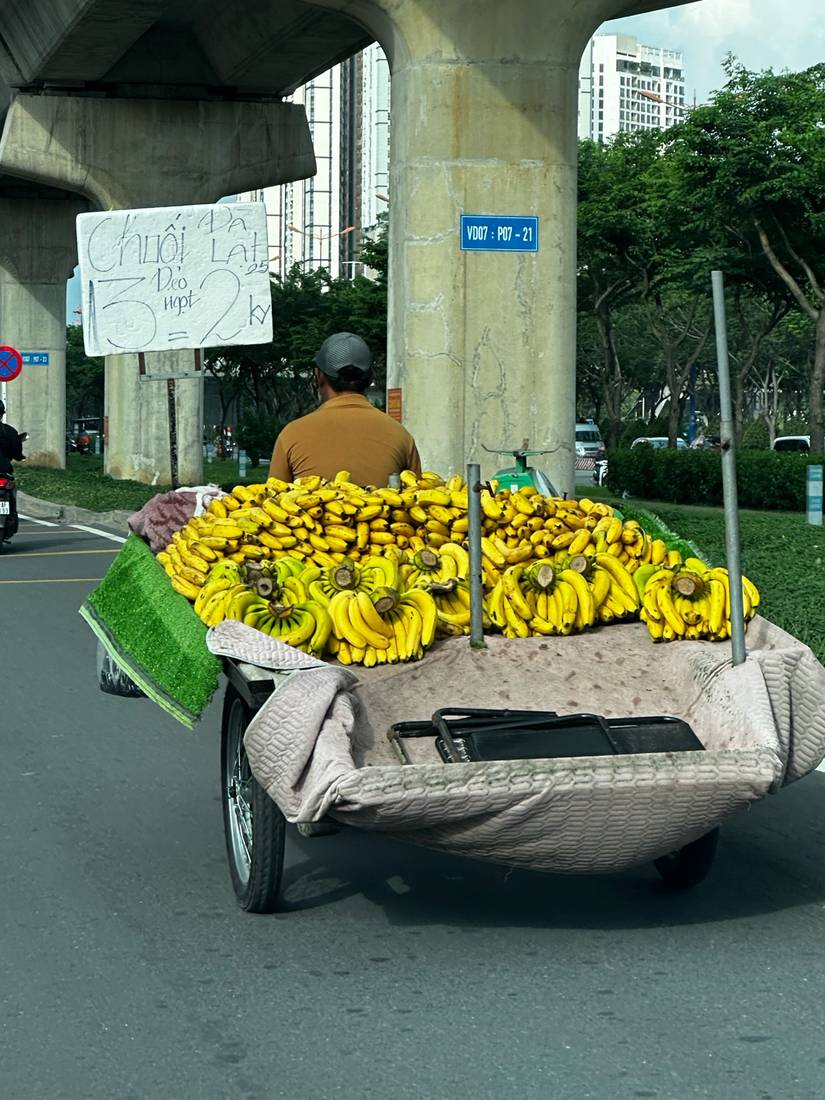 Uma rua de Saigon — de onde Daan administra seus negócios